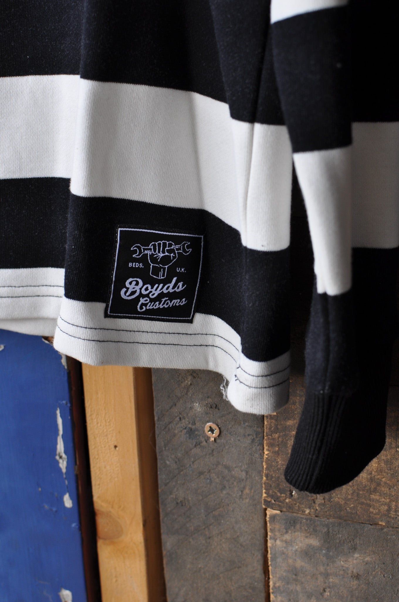LONG SLEEVE BLACK & WHITE PIT SHIRT