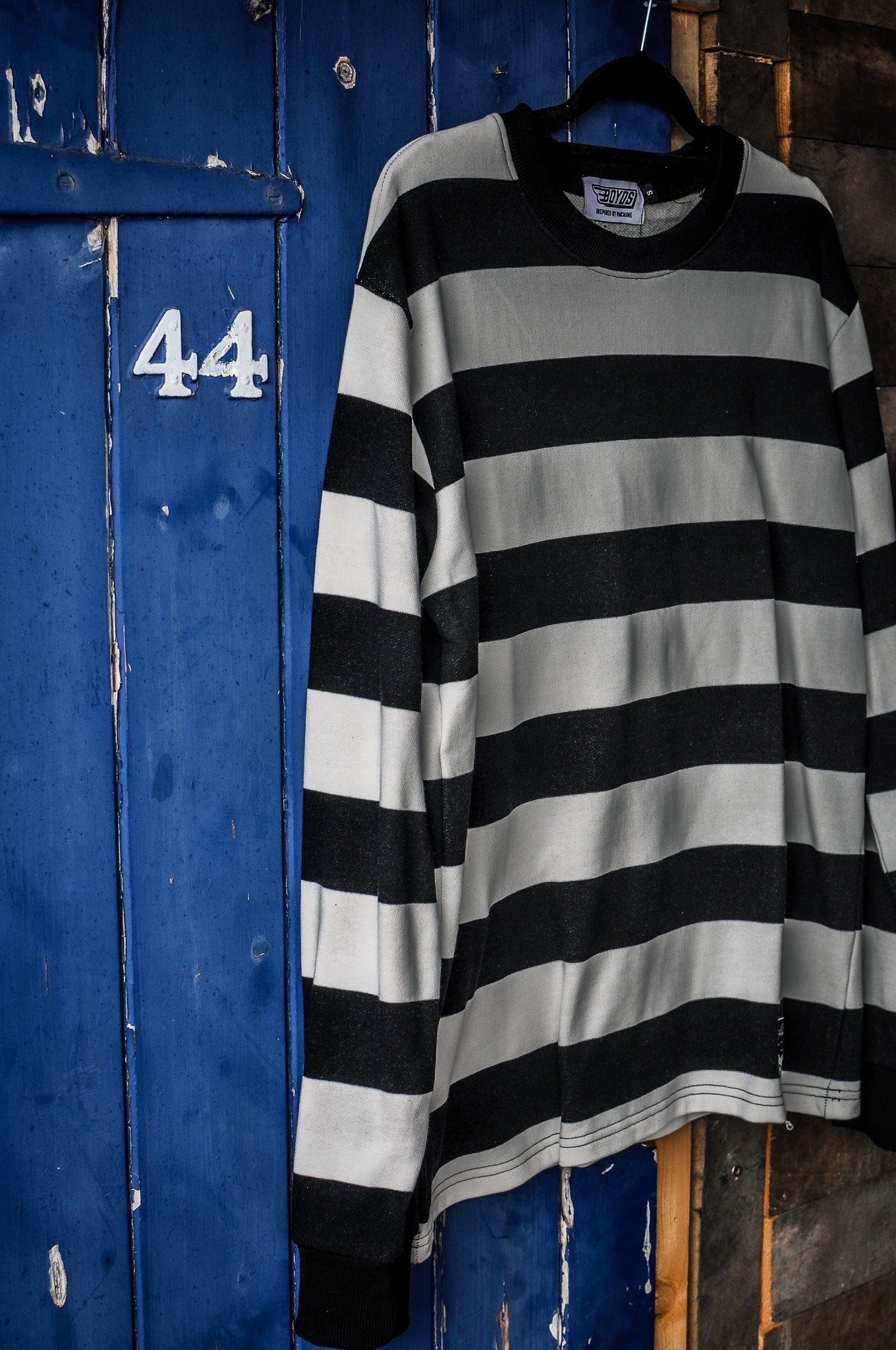 LONG SLEEVE BLACK & WHITE PIT SHIRT