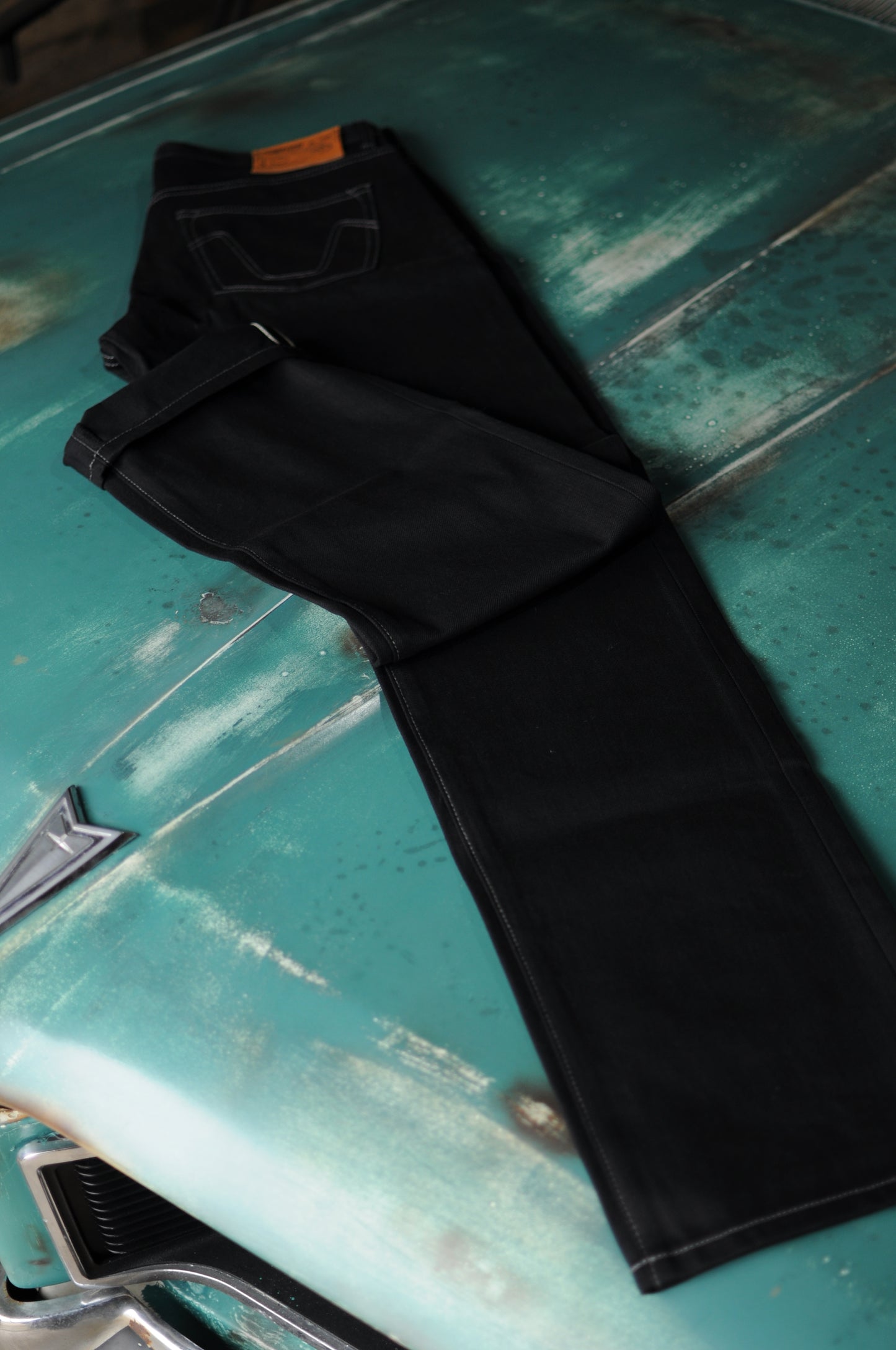 BOYDS MENS BLACK SELVEDGE DENIM JEANS