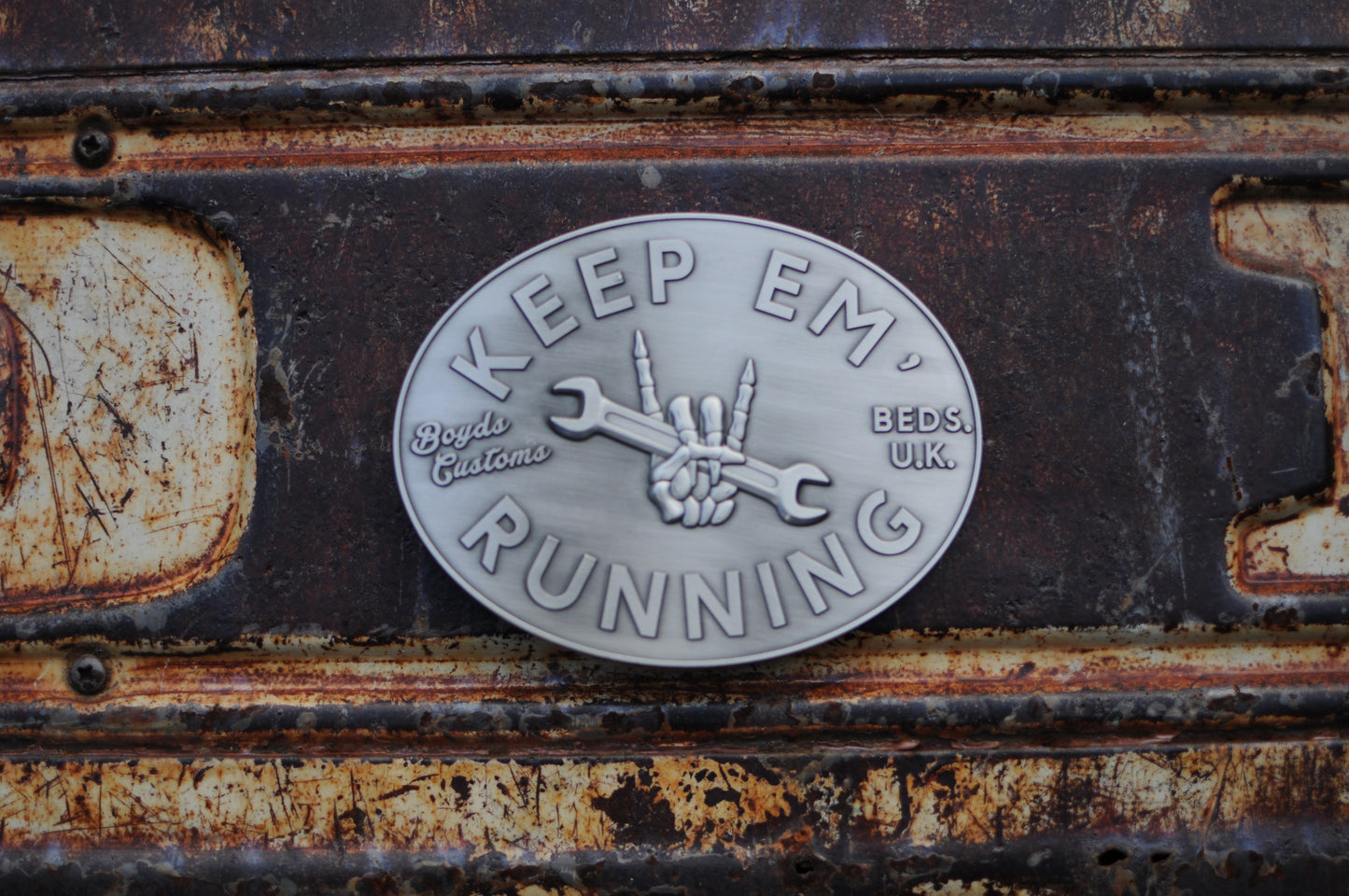 KEEP EM RUNNING BELT BUCKLE